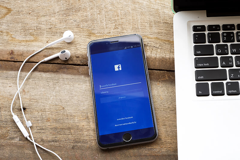 Facebook tests snapchat style feature
